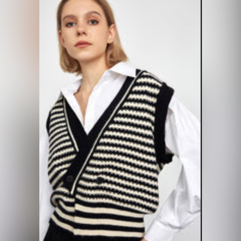 Sleeveless cardigan